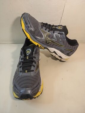 Men’s Mizuno Wave Nirvana 8 Folkstone Gray Anthracite Yellow 8KN 24009 Size 10.5